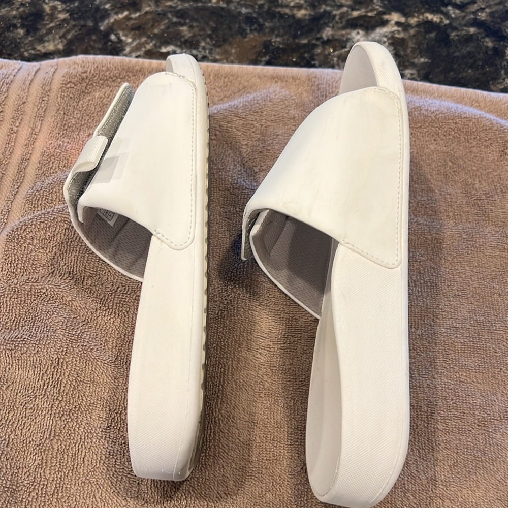 Vionic Pool Slides - image 5